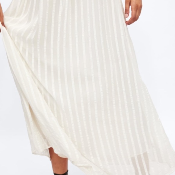 Zara Ecru Flowy Textured Dress - Picture 8 of 8